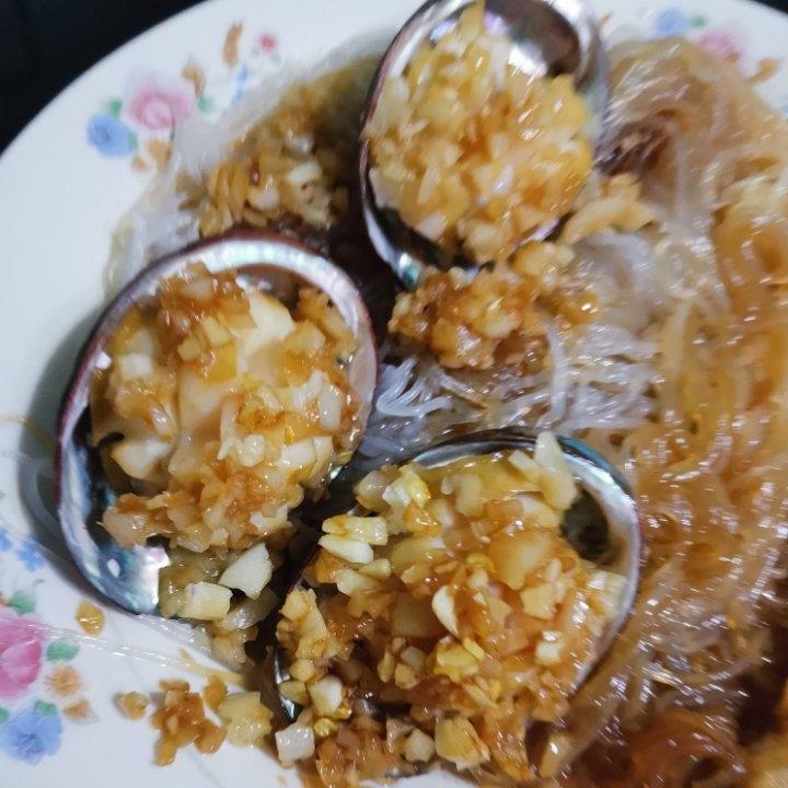 蒜蓉粉丝蒸鲍鱼