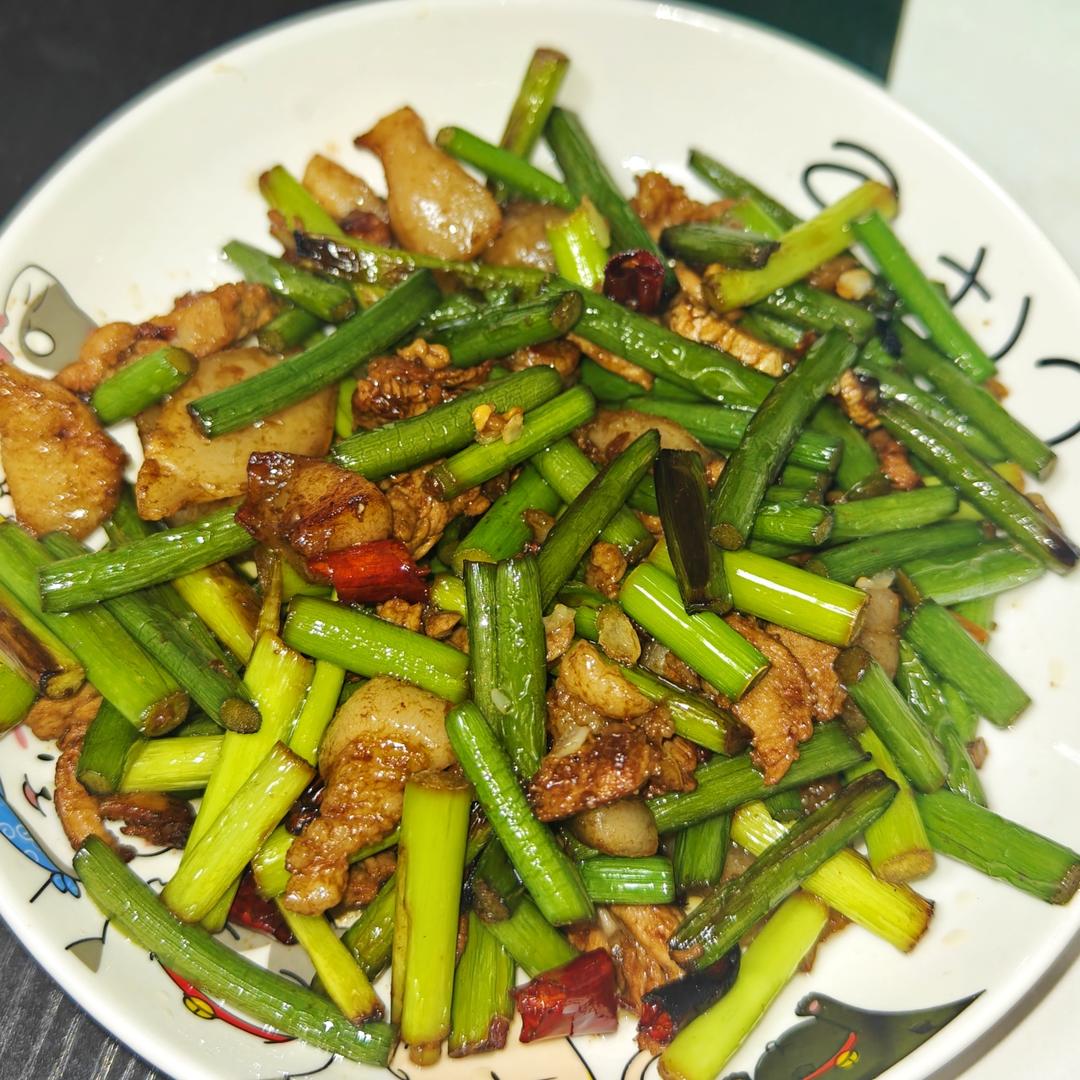 五花肉炒蒜苔 / 蒜薹炒肉