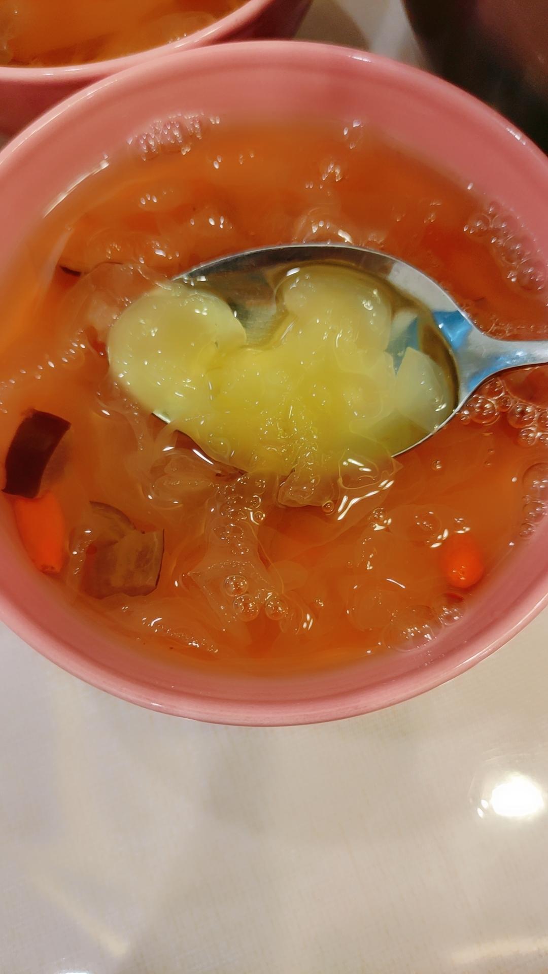 红枣枸杞养生银耳汤