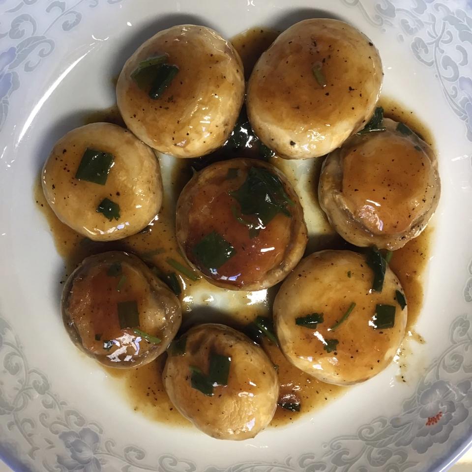 一口爆汁的虾滑酿口蘑