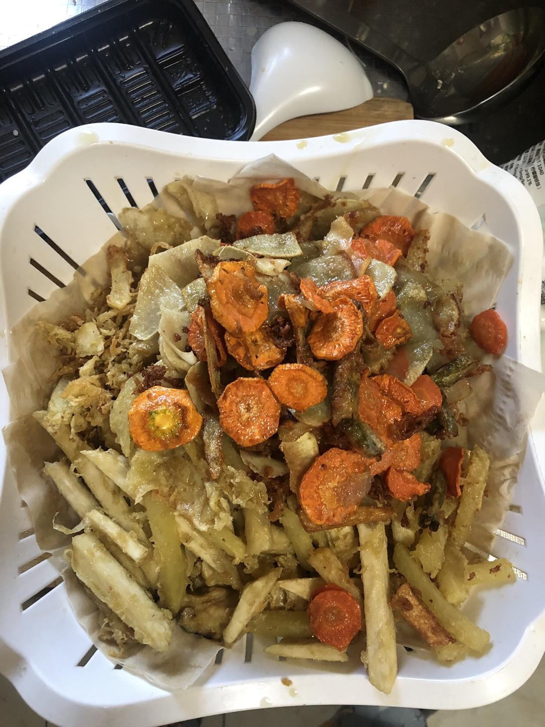 超好吃的油炸一切（猪肉，鸡肉，金针菇，杏鲍菇，土豆片，红薯条，红萝卜，豆角）