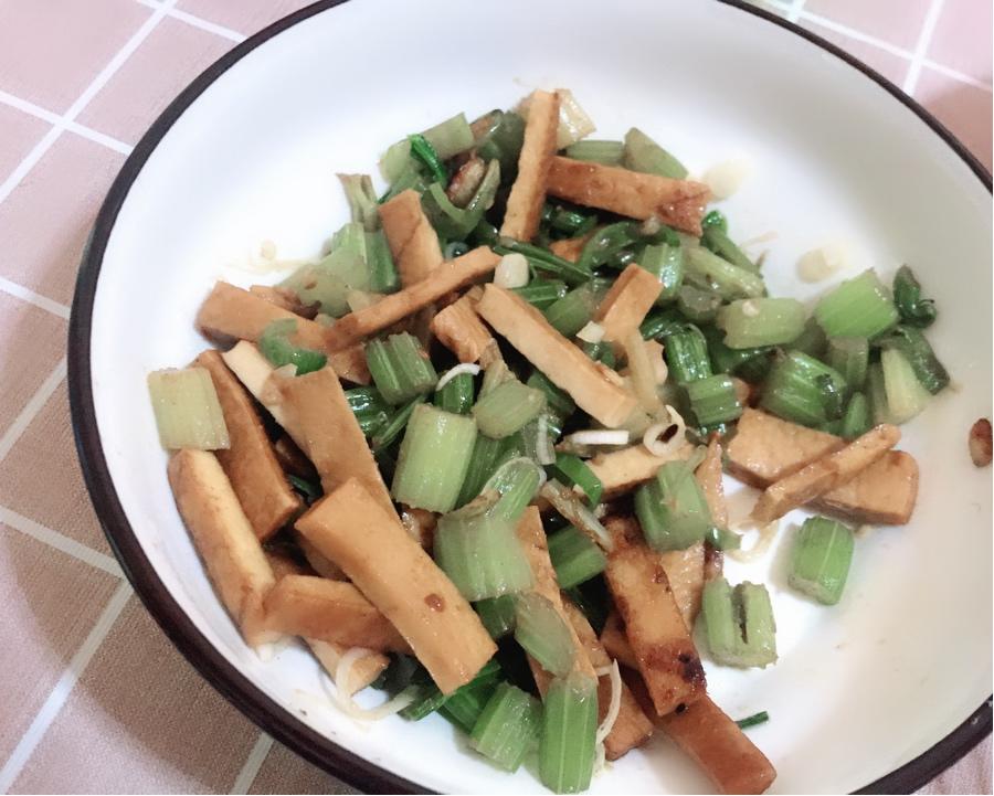 芹菜炒香干