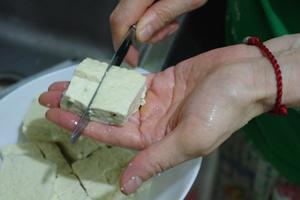 臭豆腐焗咸蛋的做法 步骤3