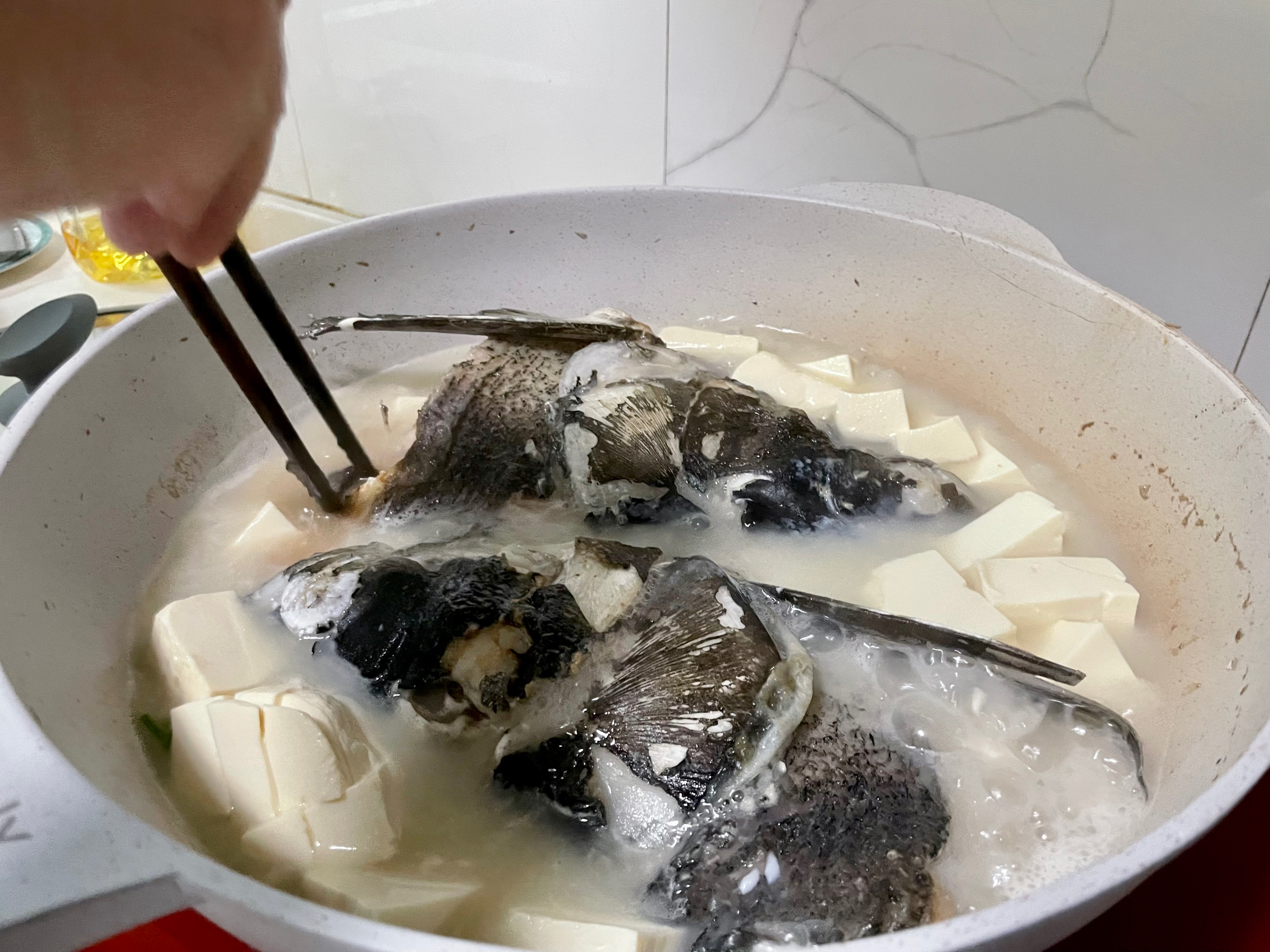 红烧鱼头豆腐汤的做法 步骤11
