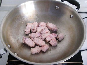 红烧肉炖豆角的做法 步骤3