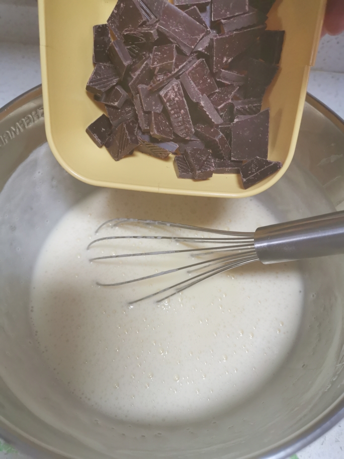 巧克力冰淇淋无冰渣（熬蛋黄制作法）的做法 步骤5