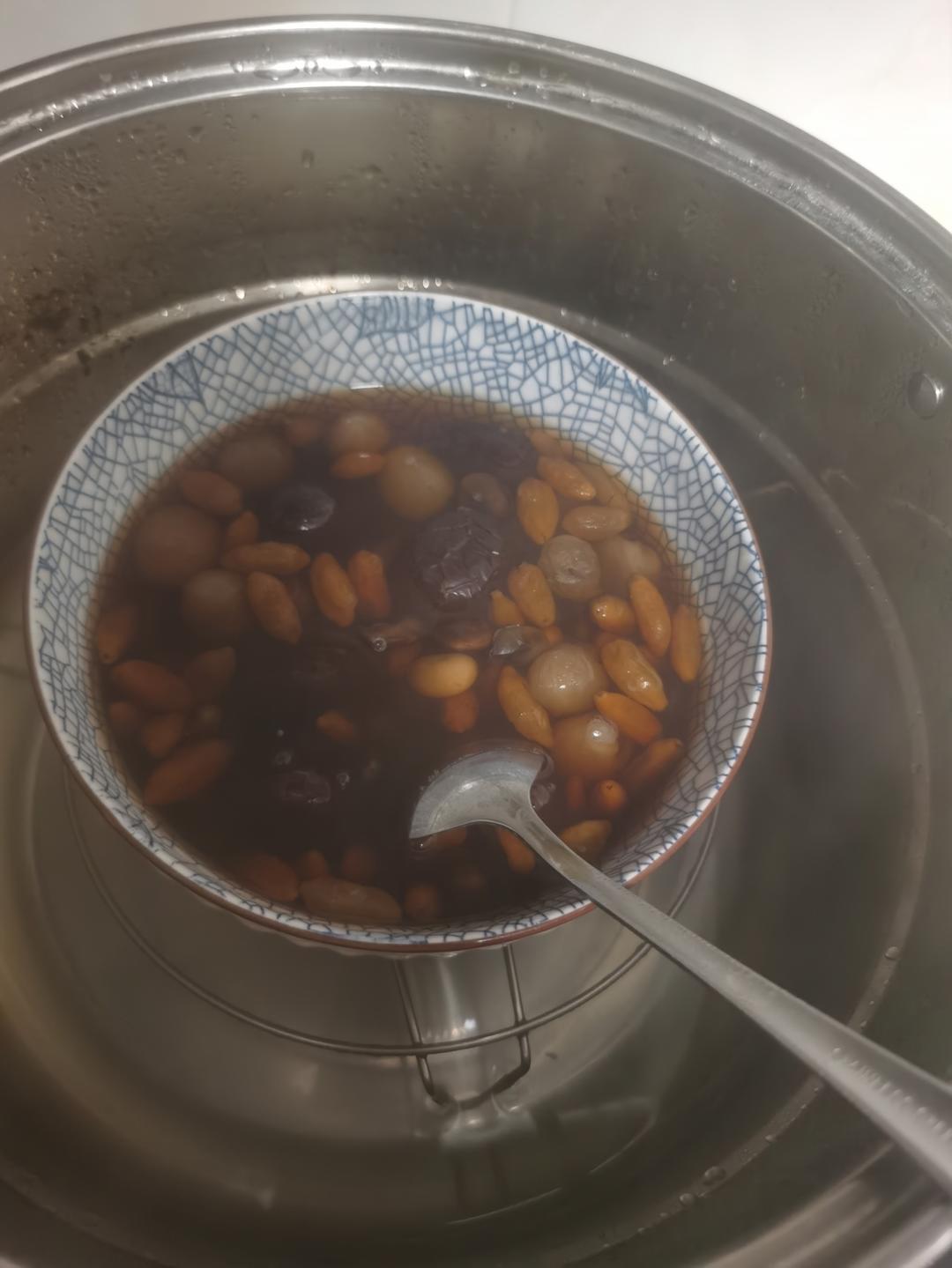 黑豆红枣枸杞桂圆汤