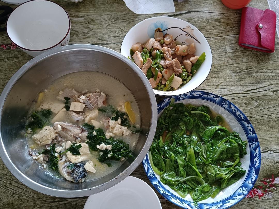 鲫鱼豆腐汤