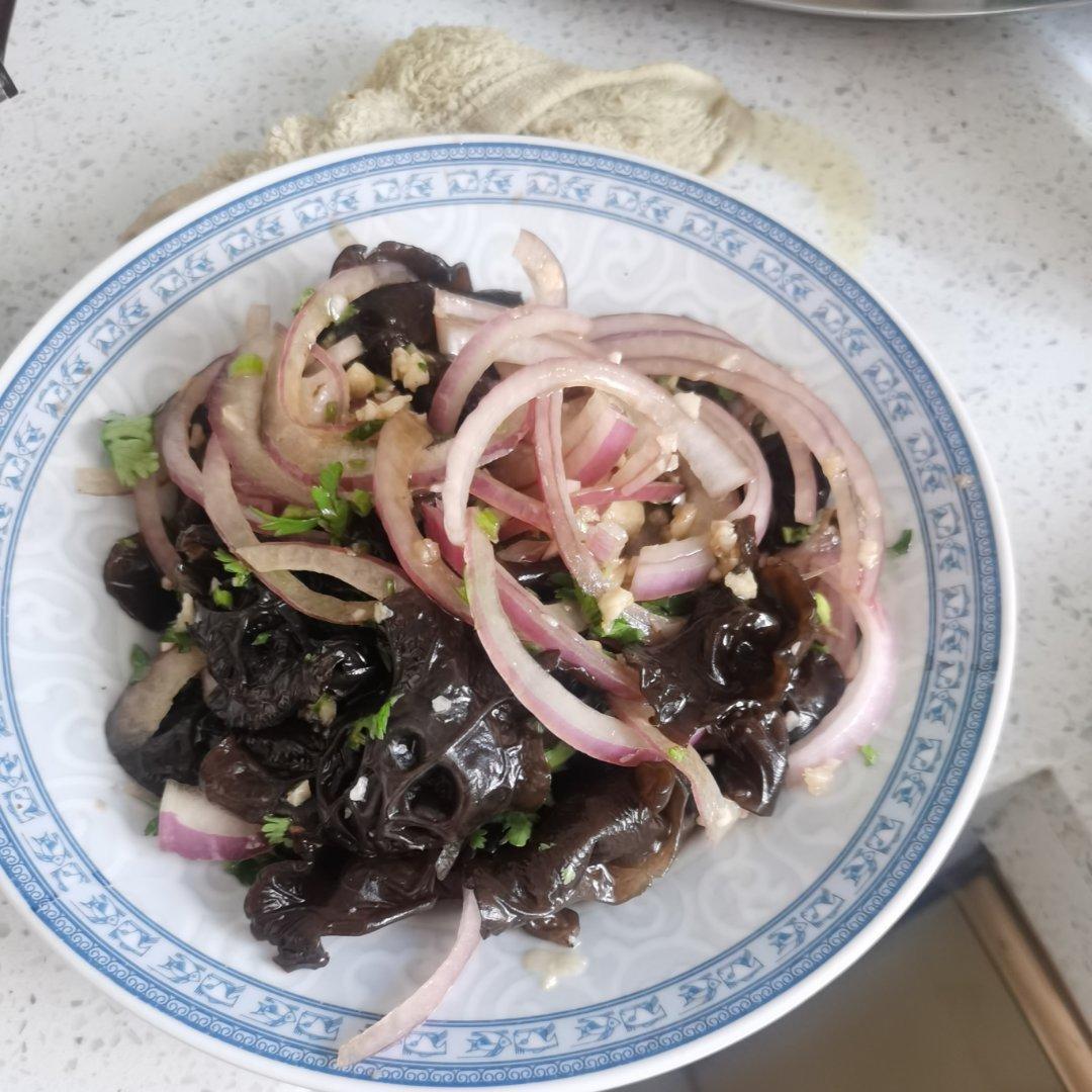 凉拌洋葱木耳