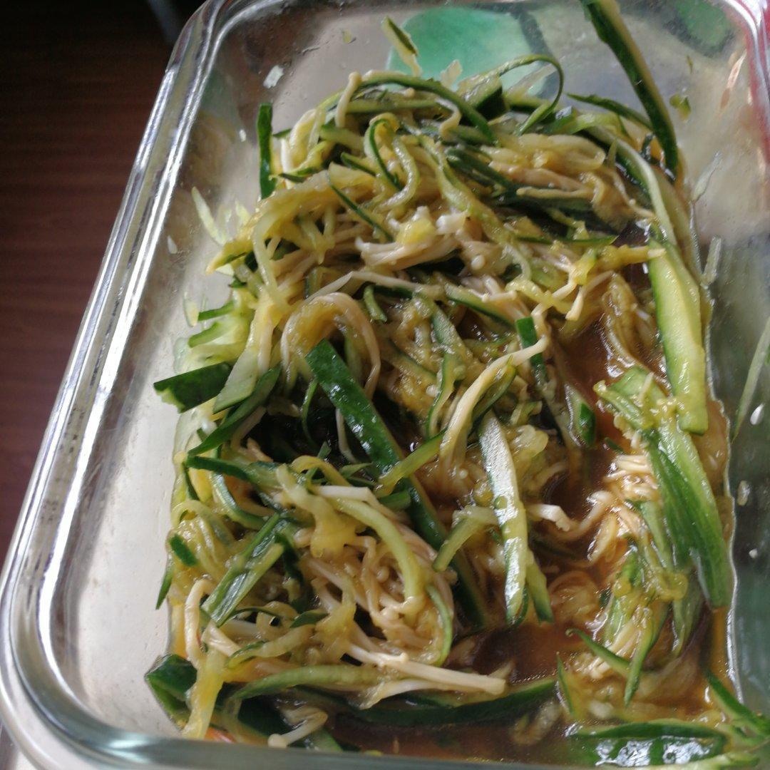 根本停不下来的凉拌金针菇