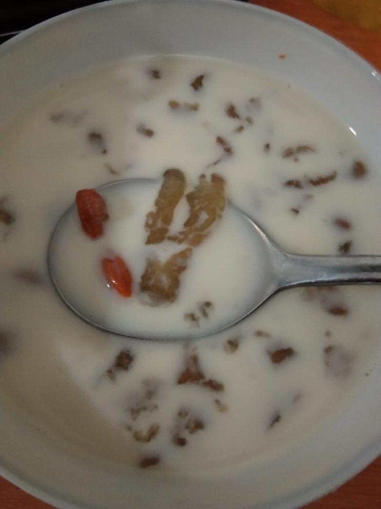 雪蛤桃胶牛奶的做法