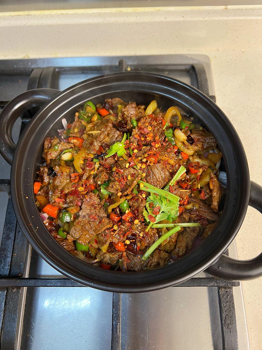 家常版干锅孜然牛肉,香香辣辣,放点酸菜真的是绝了的做法 步骤5