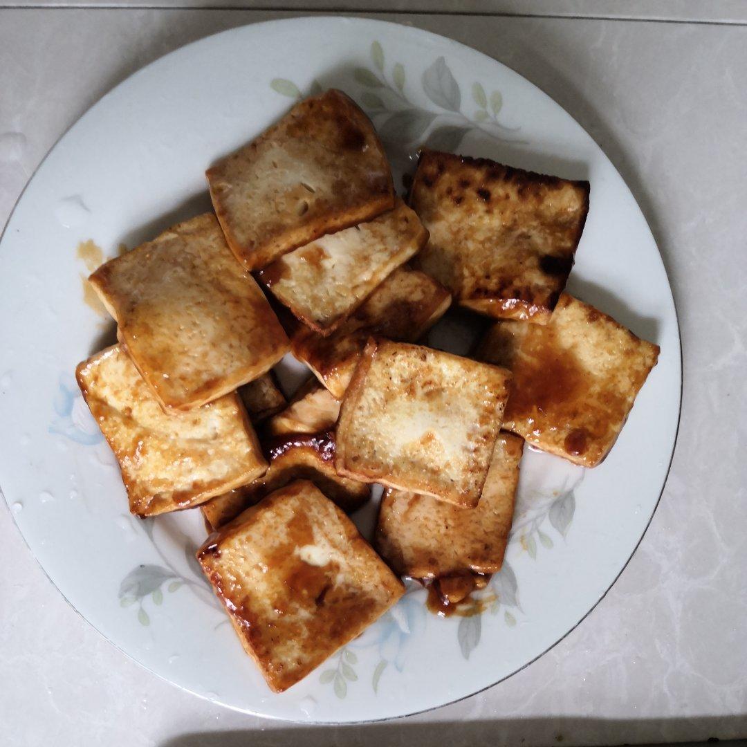 爱吃创新菜谱的小朋友做的耗油韧豆腐