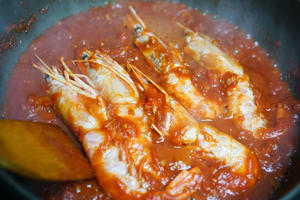 茄汁红酒烩阿根廷红虾的做法 步骤7