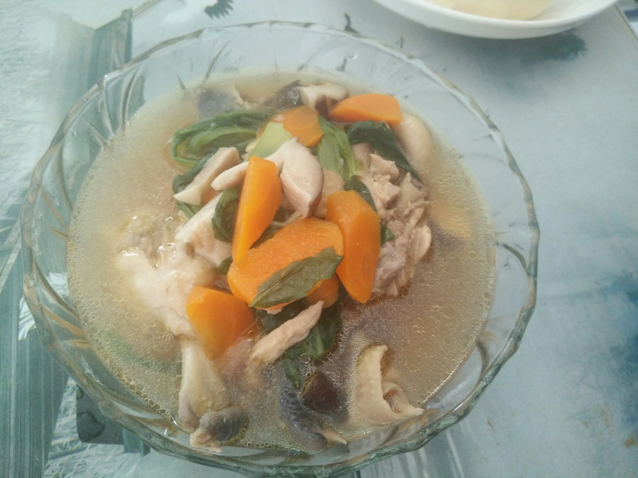 营养香菇鸡肉汤
