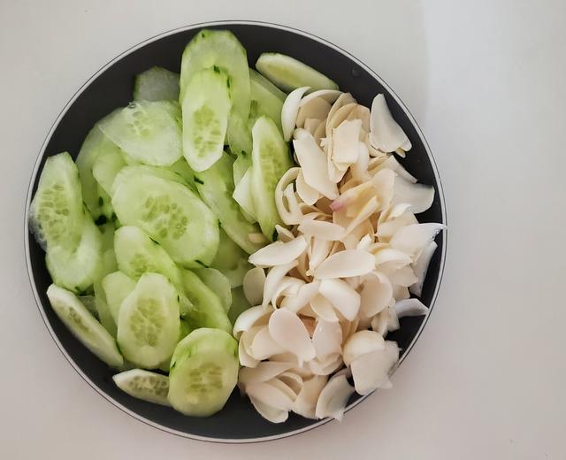 5分钟快手菜－清炒黄瓜百合－夏季胃口大作战的做法