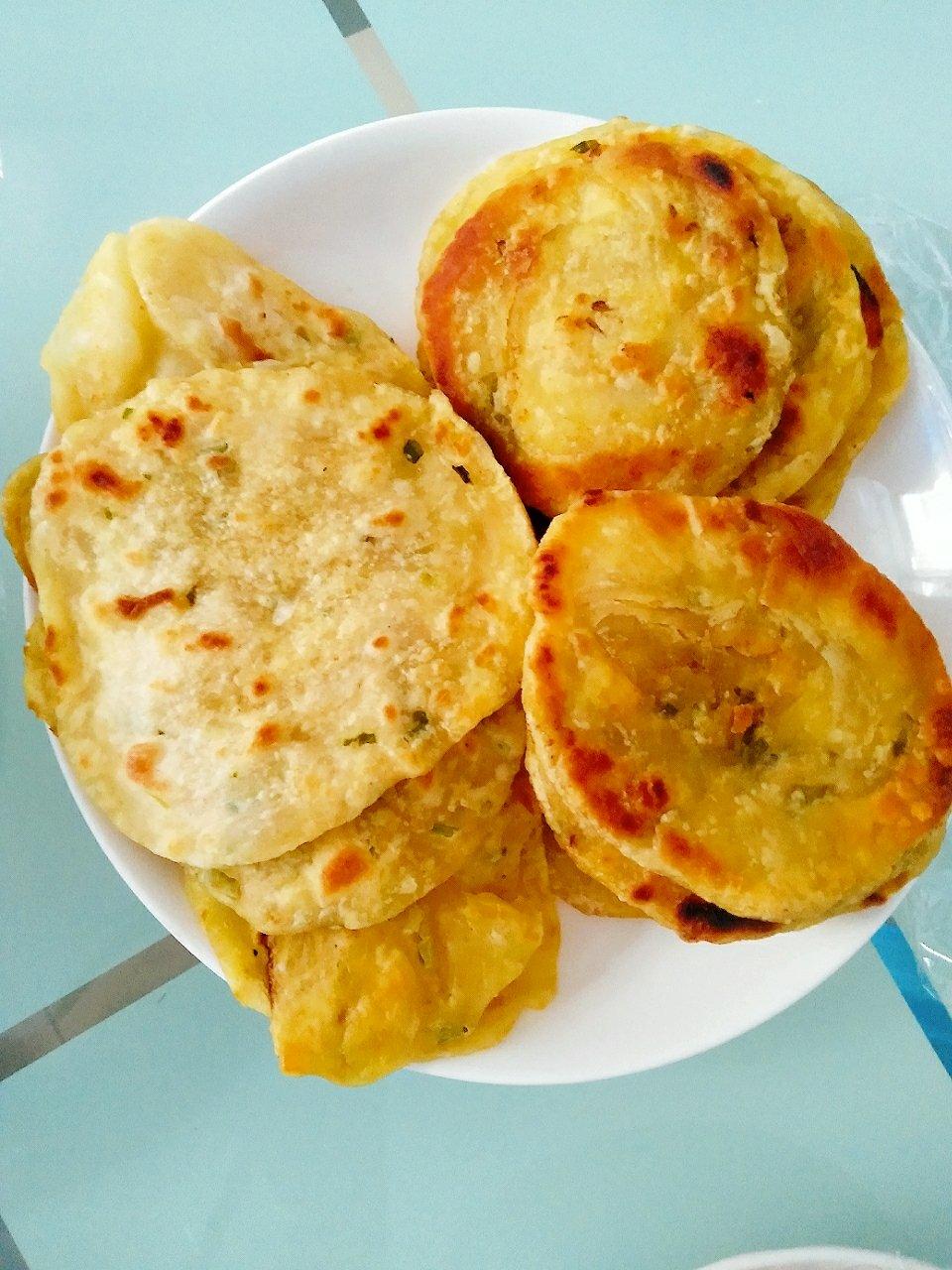 葱花大饼、蓬松柔软又简单的大葱烙饼