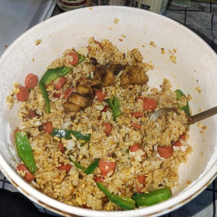 超级好吃的酱油火腿蛋炒饭！