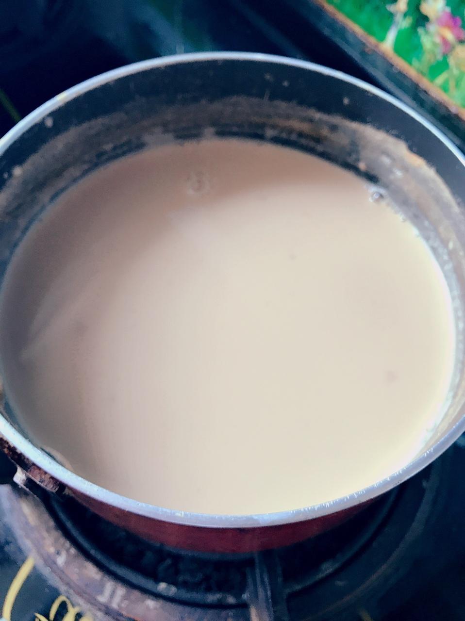 浓浓的锅煮奶茶