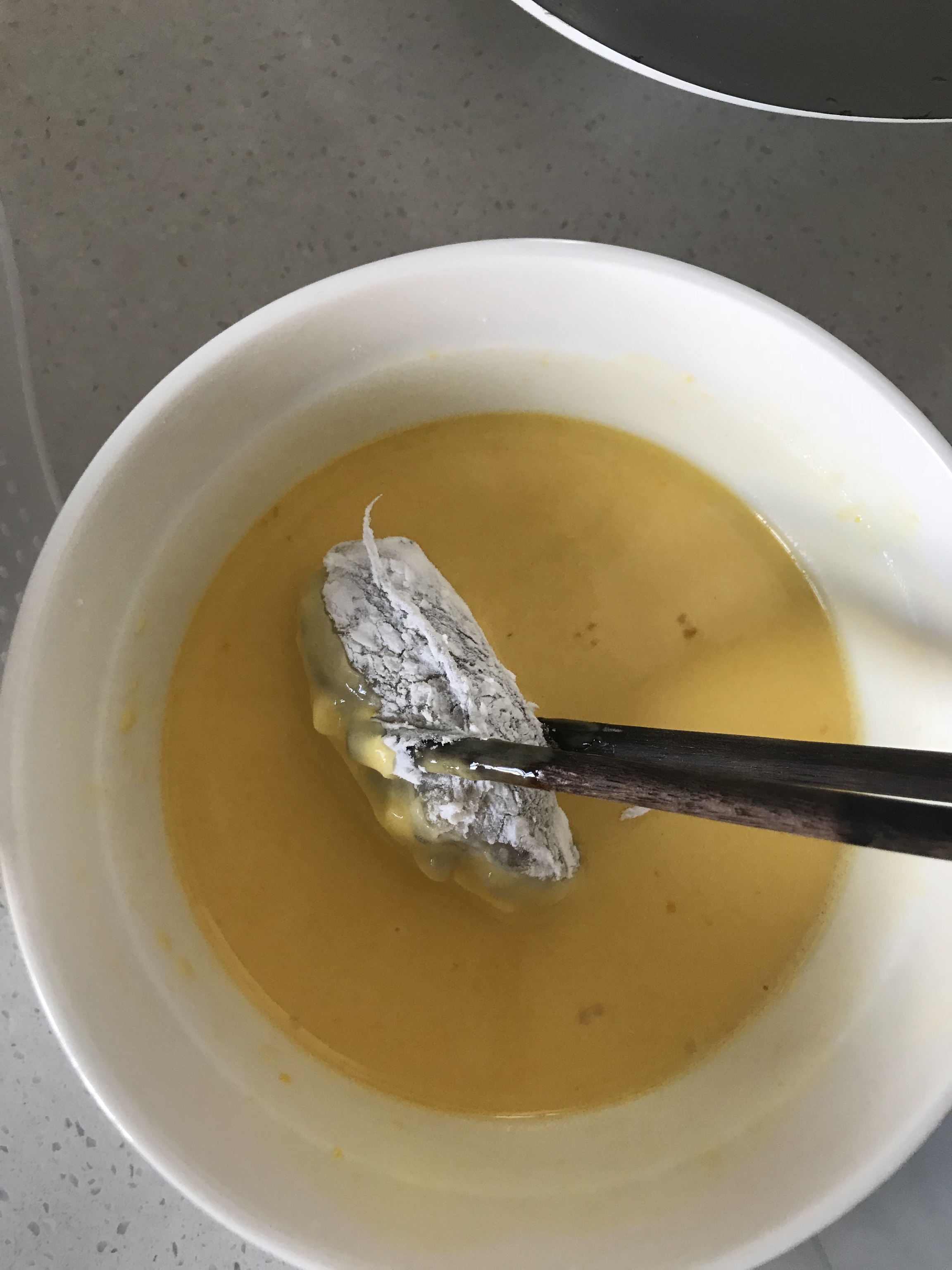 吃不出腥味的椒盐豆腐鱼的做法 步骤5