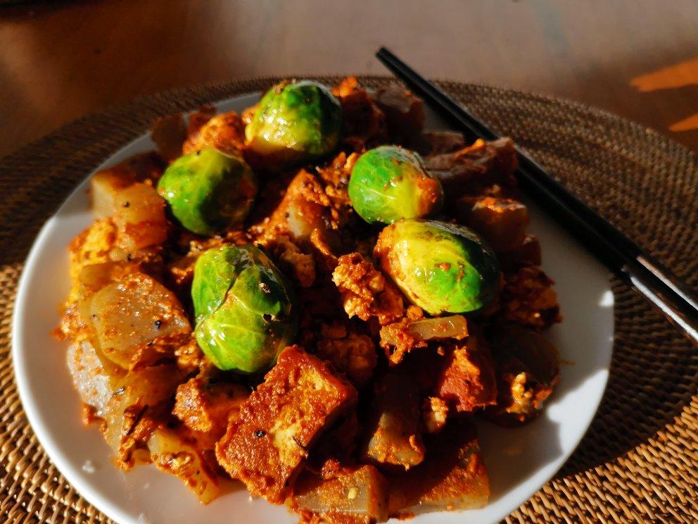 适合闺蜜聚会的小菜：黄油风味培根炒孢子甘蓝