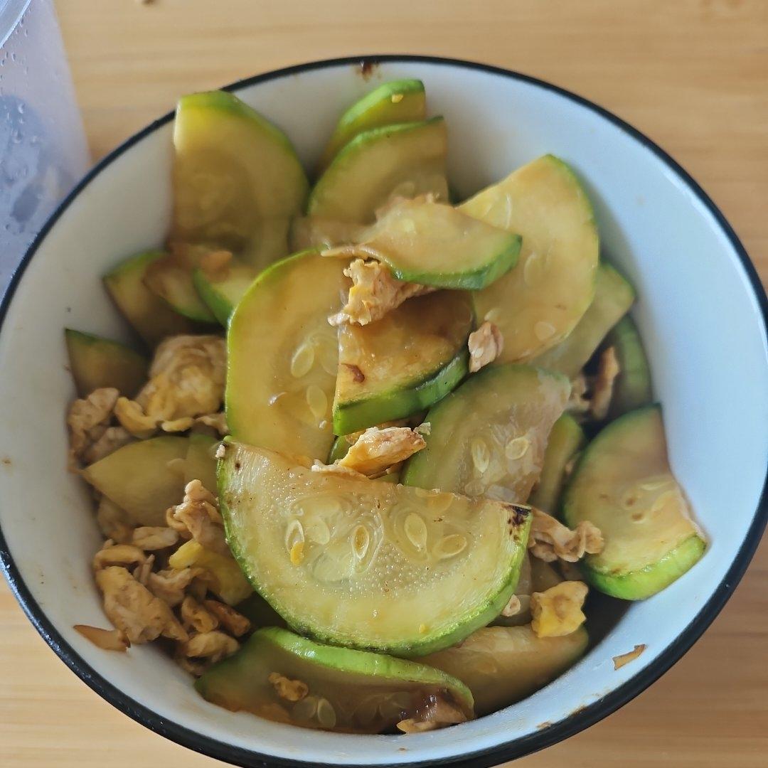 西葫芦炒鸡蛋(从不修图，拒绝夸张)