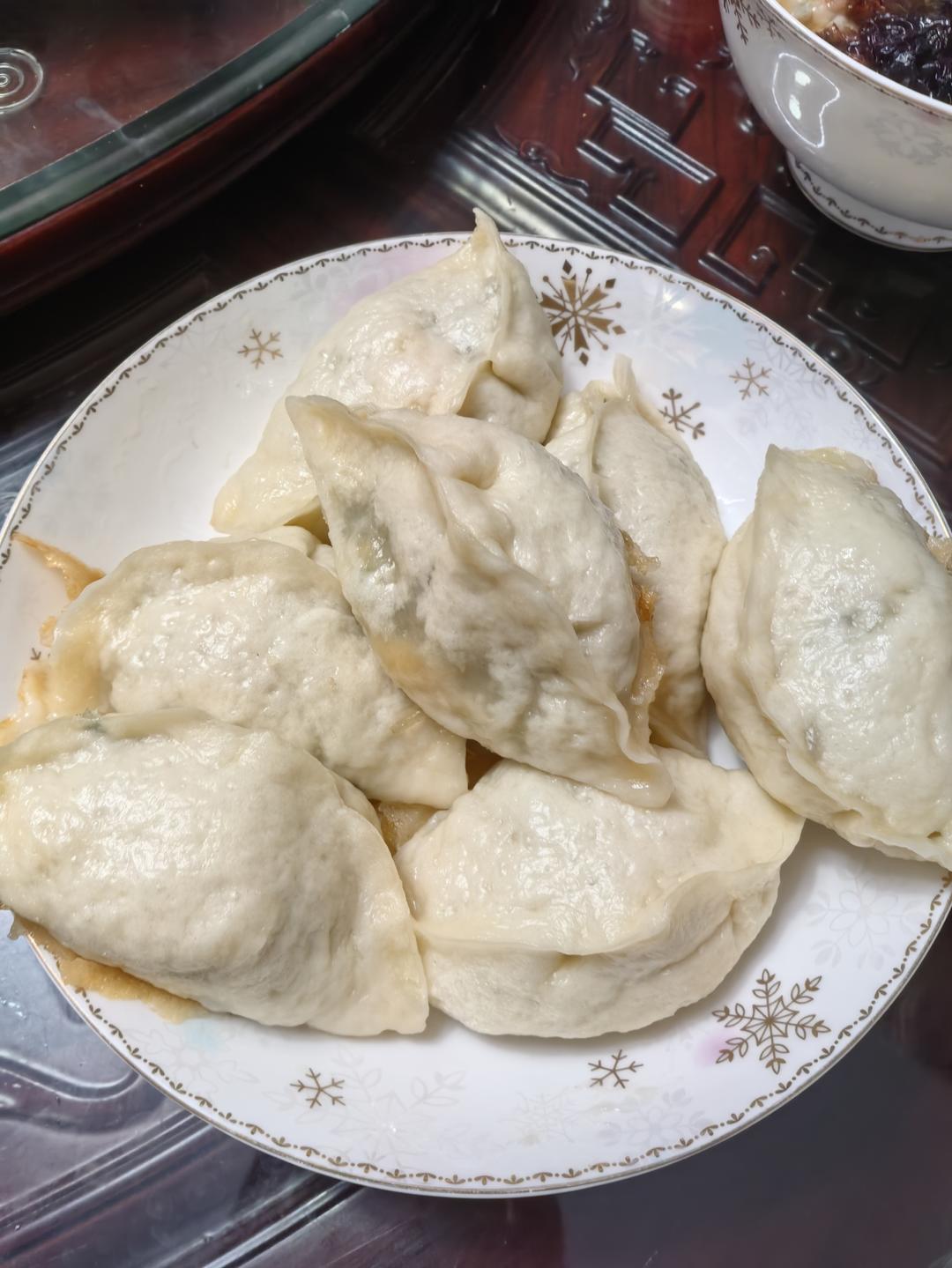 河南水煎包的做法，金黄酥脆，还带着冰花✅