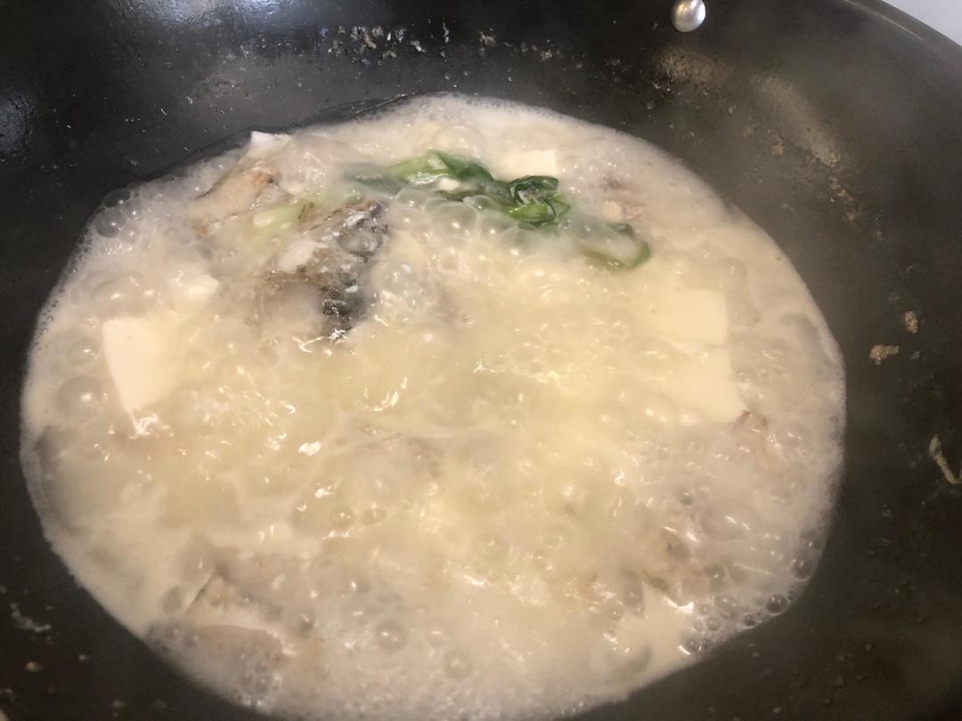 海鲈鱼豆腐汤（零基础）的做法 步骤7