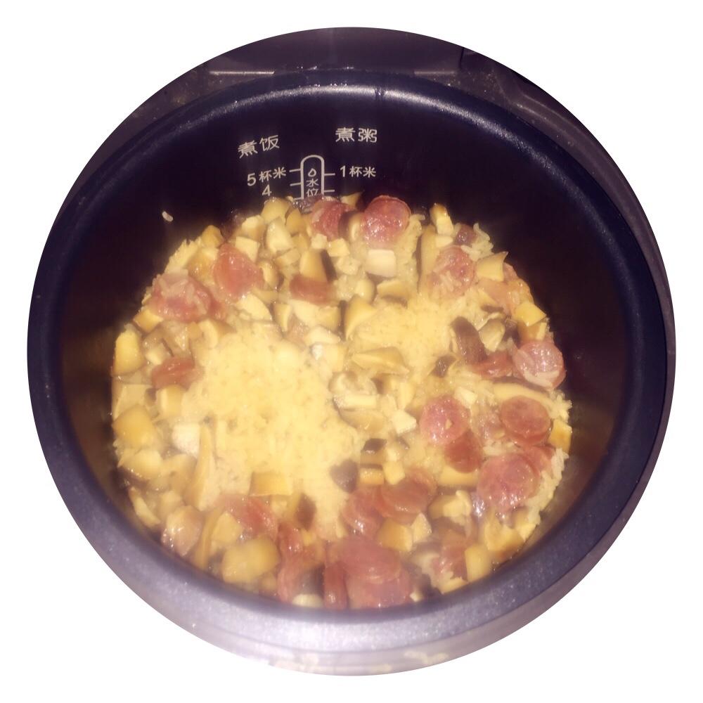 电饭锅版香菇腊肠饭