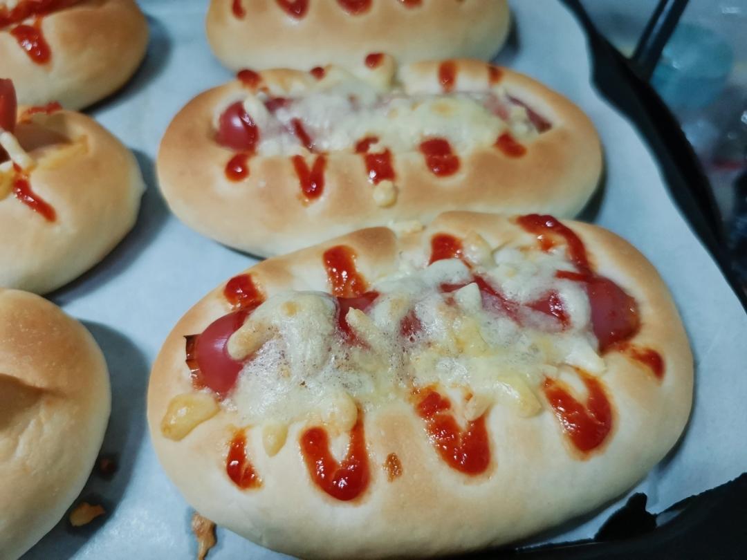 一个面团撑起一家店的台式面包—香肠面包