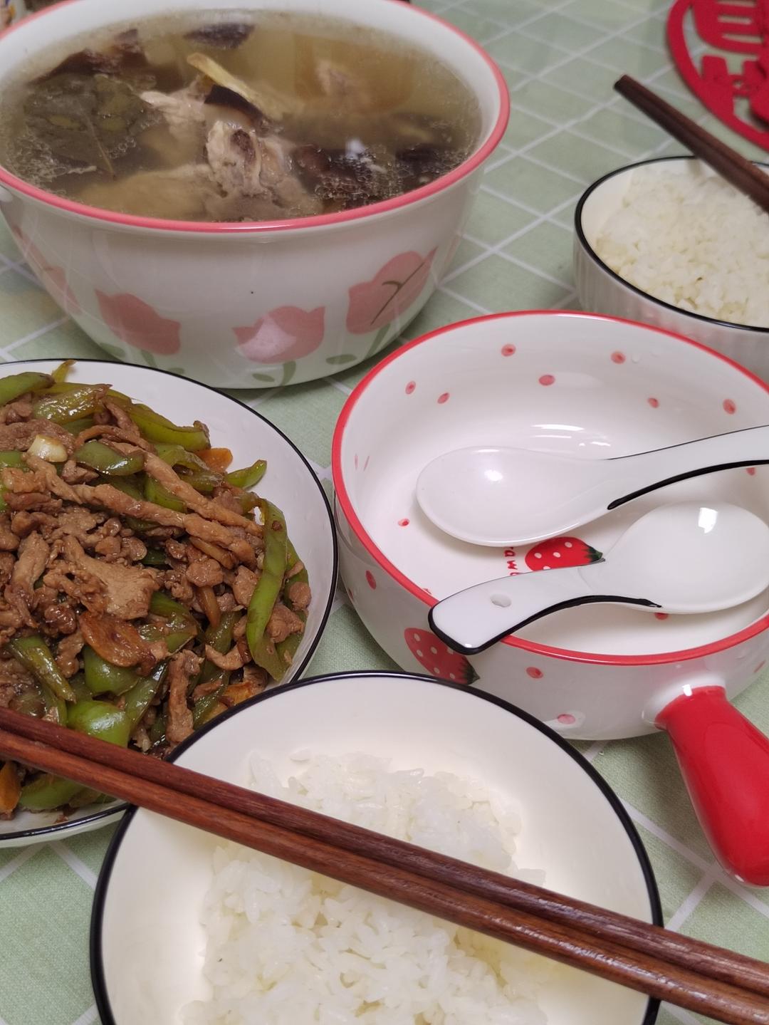 巨下饭的尖椒肉丝好吃得一碗接一碗