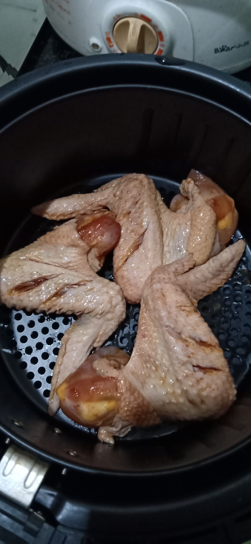 空气炸锅——美味烤全翅和烤鸡大腿的做法 步骤10