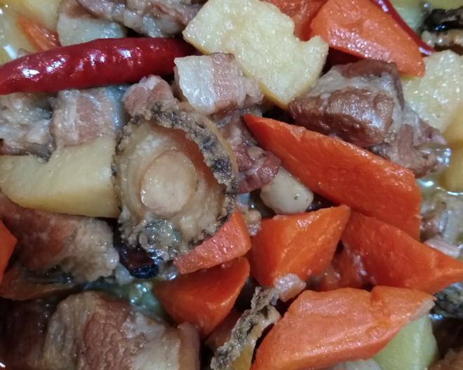 鲍鱼土豆胡萝卜炖红烧肉的做法