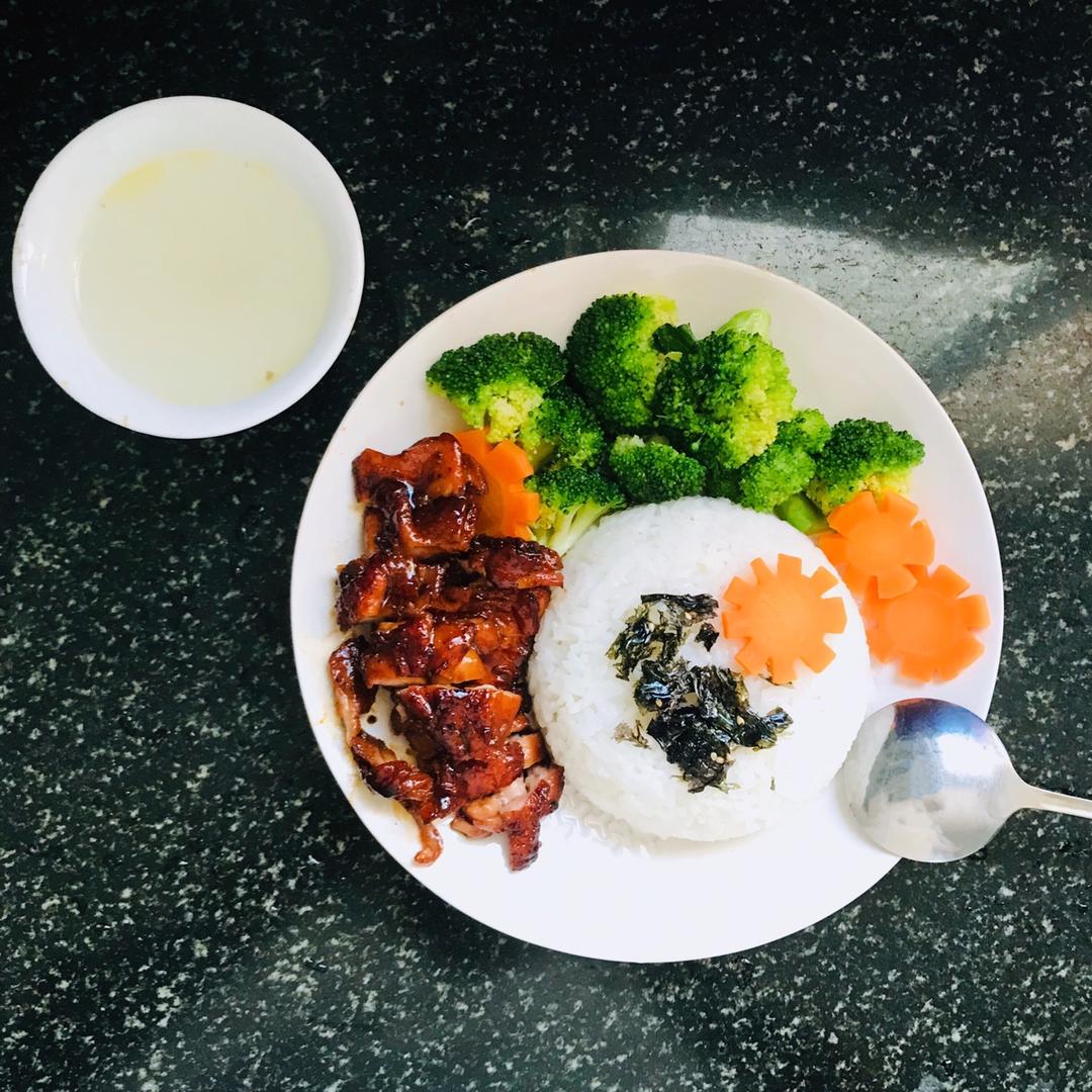 鲜嫩多汁的照烧鸡腿饭