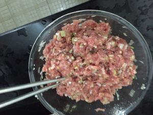 猪肉白菜馅水饺的做法 步骤2