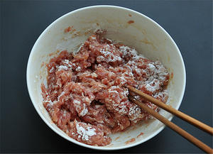 虎皮青椒酿肉的做法 步骤2