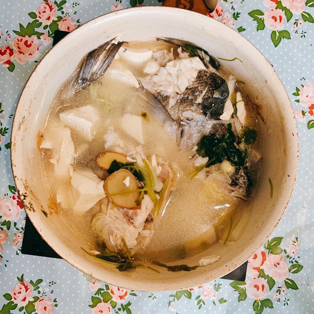 鲫鱼豆腐汤