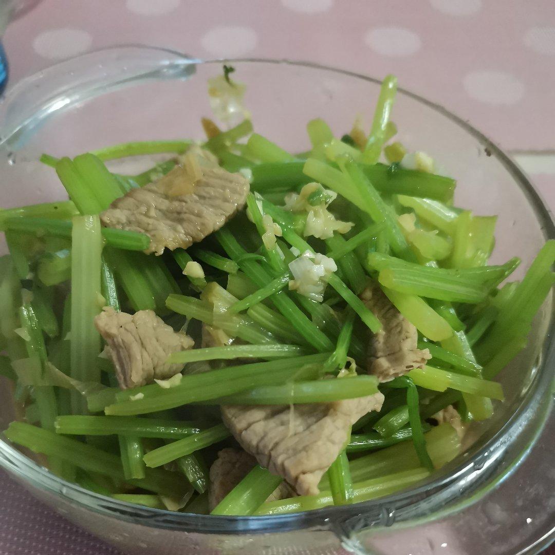 芹菜炒肉
