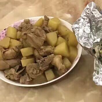 土豆焖鸡（简单可口版）