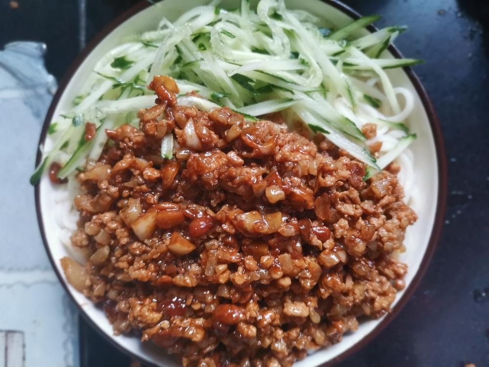 让人食欲大增的肉酱面