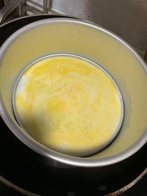 巧用蛋糕模具蒸肠粉的做法 步骤1