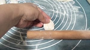 手工揉面三分钟，又韧又薄又好包的饺子皮的做法 步骤29