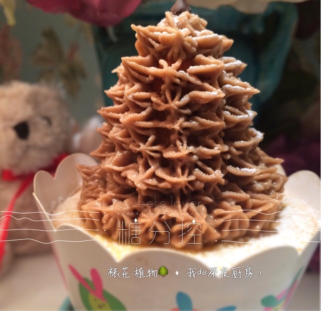 圣诞草莓心圣诞树杯子蛋糕