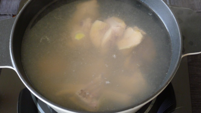 椰汁泉水土鸡锅的做法 步骤5