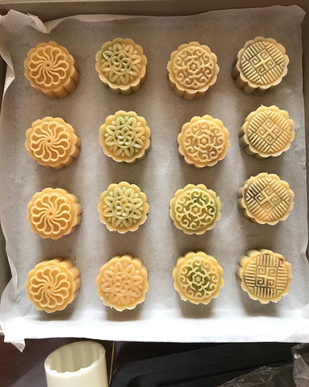广式月饼—蛋黄莲蓉月饼