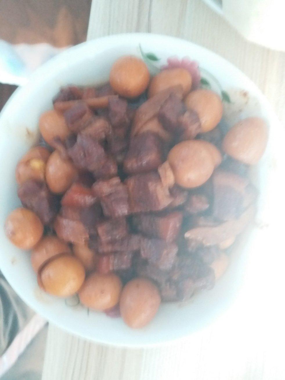 加了鹌鹑蛋后，这盘红烧肉，美味的逆天啦——鹌鹑蛋烧肉（孔瑶食谱）