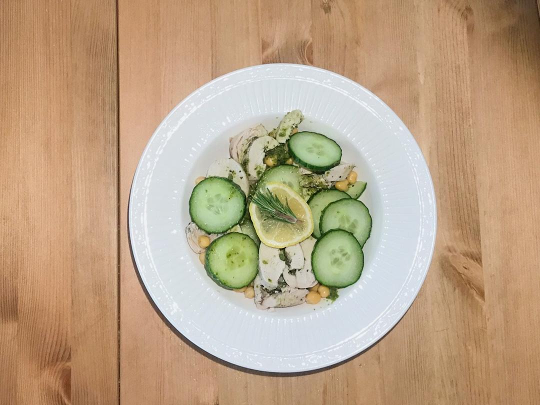 青酱鸡肉鹰嘴豆沙拉Chicken, Chickpea, and Pesto Salad