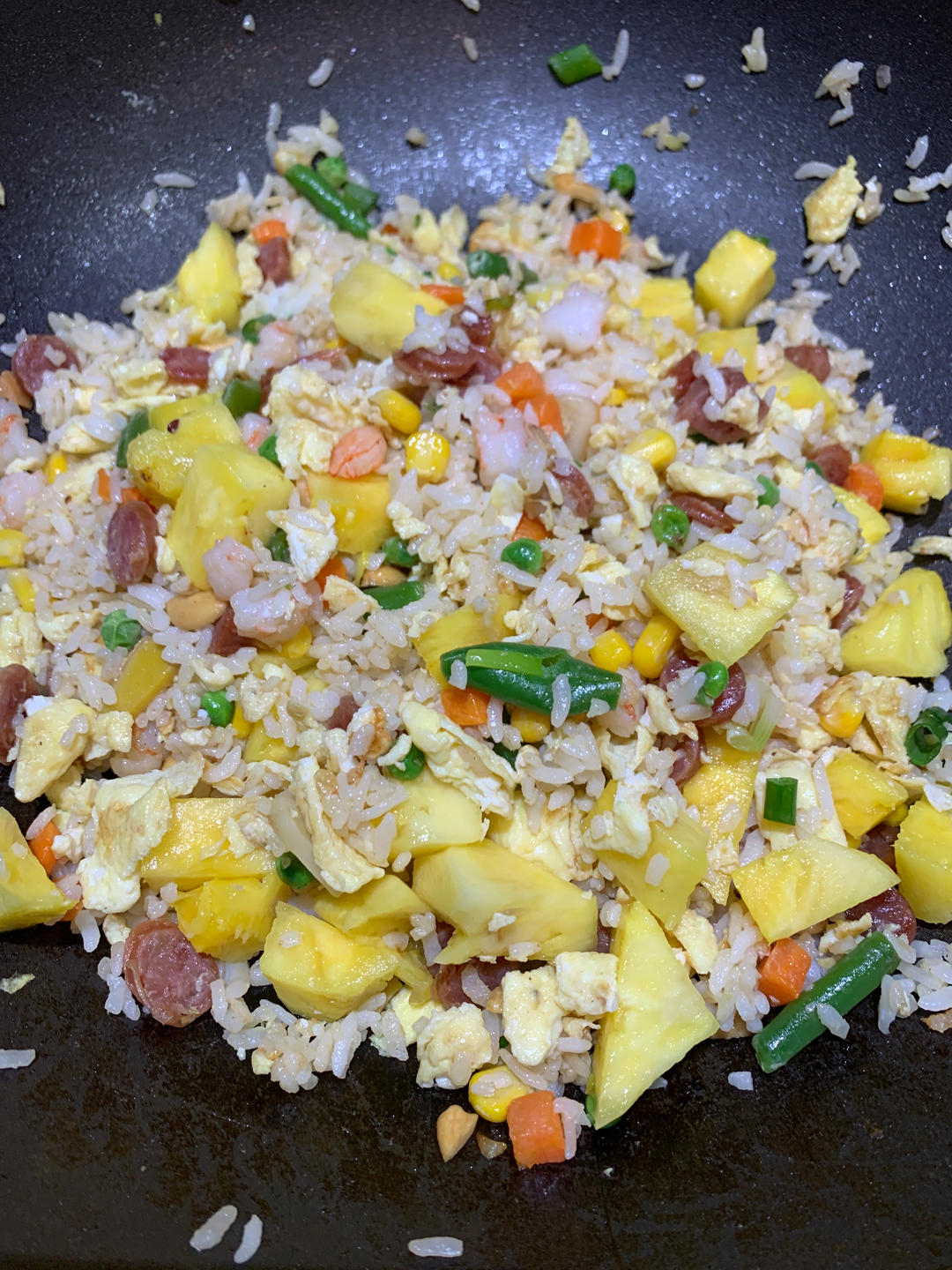 菠萝虾仁炒饭的做法