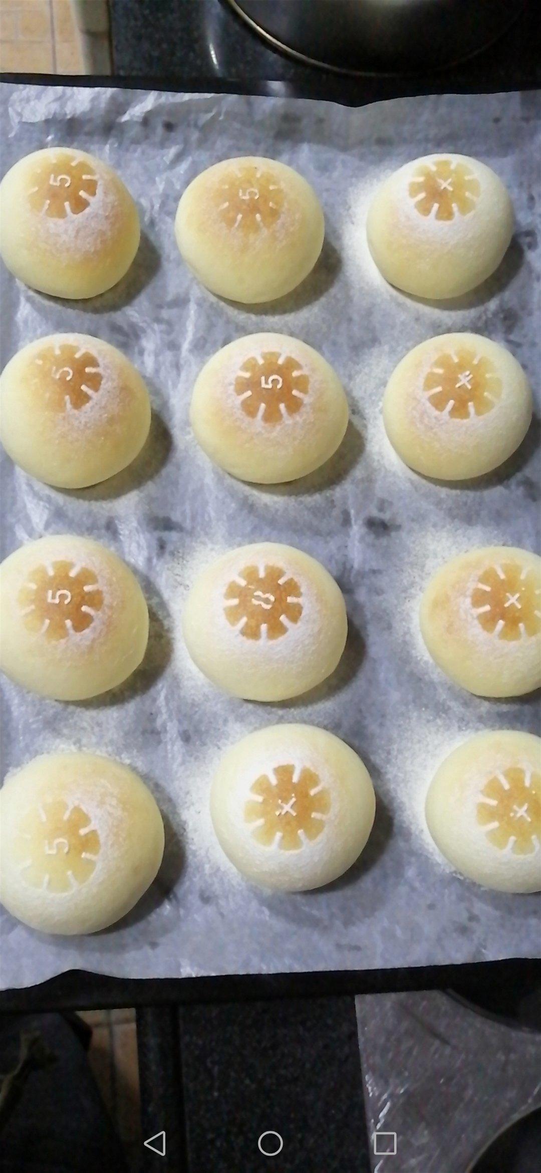 沙拉肉松咸蛋黄面包