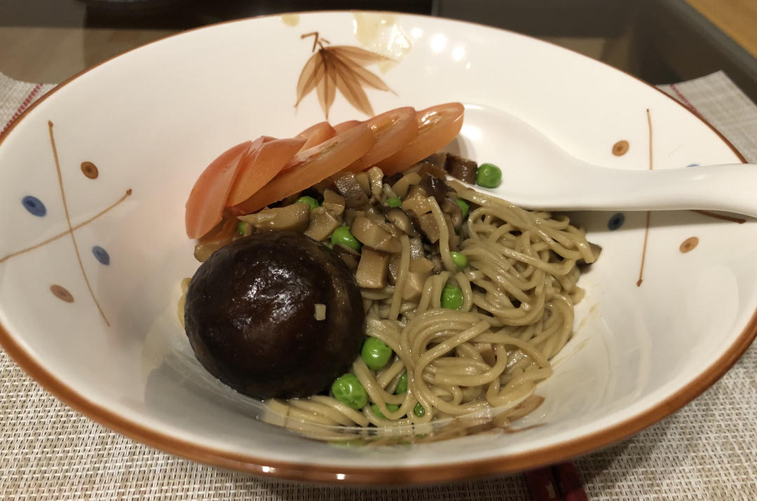 菌汤面条 看得见的香菇 尝得到的鲜美 这才是真正的菌汤